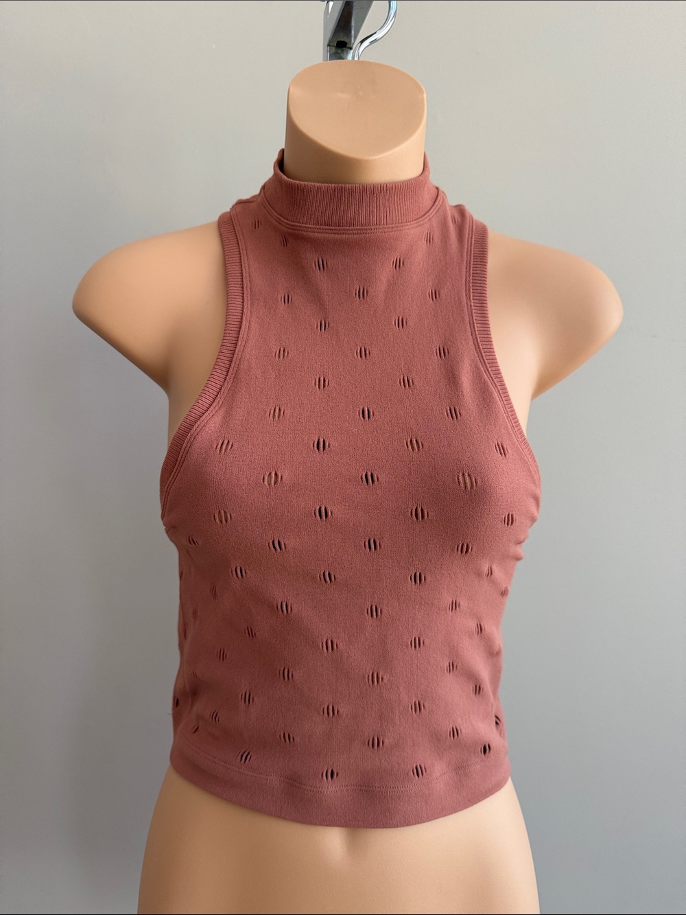 Fabletics Jacquard Scult Knit Tank Size Small . Tan Mock Neck Eyelet Rib Tank